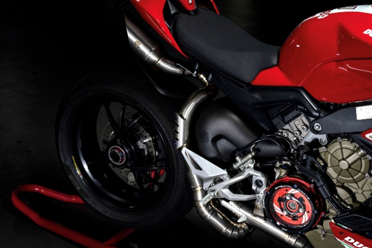 BURNOUTチタンスリップオンマフラー ドゥカティStreetfighter V4用